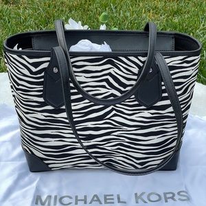 🖤FinalPrice🖤Michael Kors Eva Small Tote in Nylon